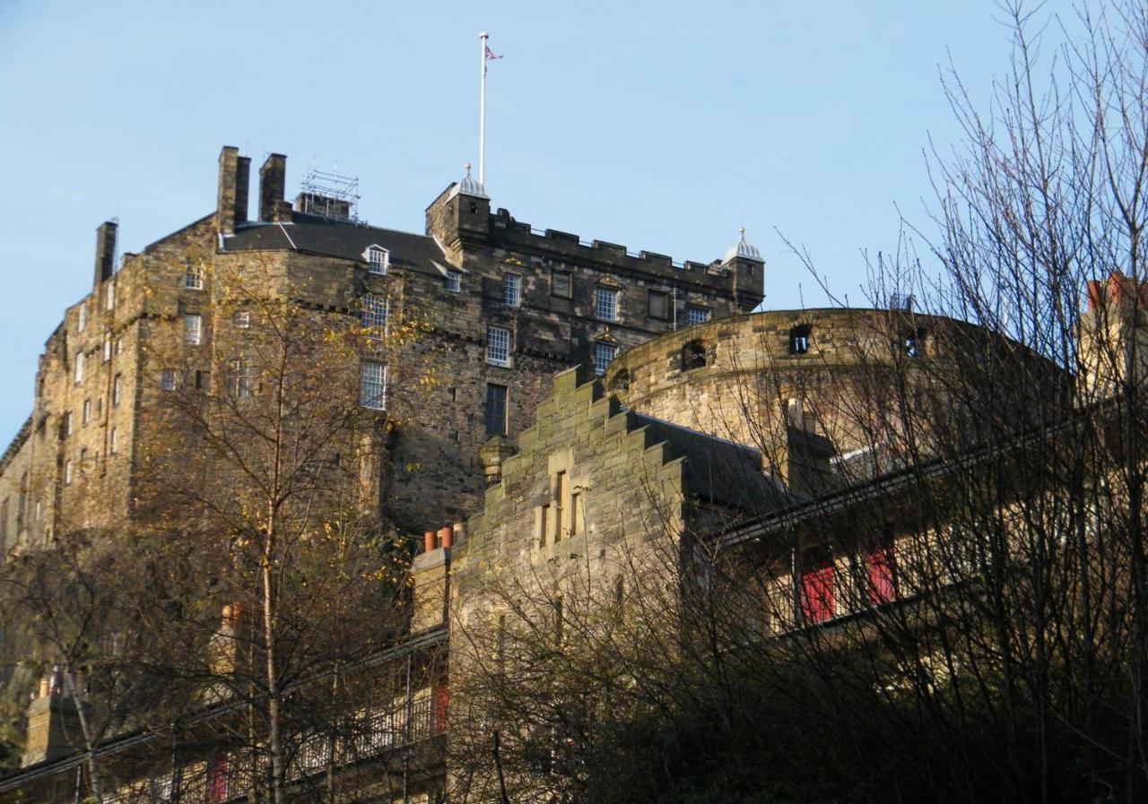 Castle Wynd Old Town Apartment เอดินบะระ ภายนอก รูปภาพ